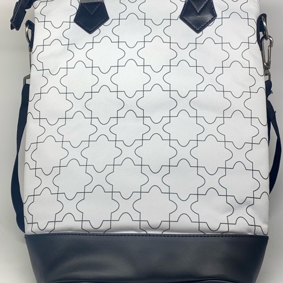 TIRRININ INSULATED WINE BAG / LUNCH BAG COOLER WITH FRONT POCKET & CORKSCREW - Picture 3 of 15